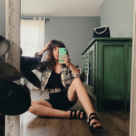 Meet your Posher, Courtney - Picture 2 of 2